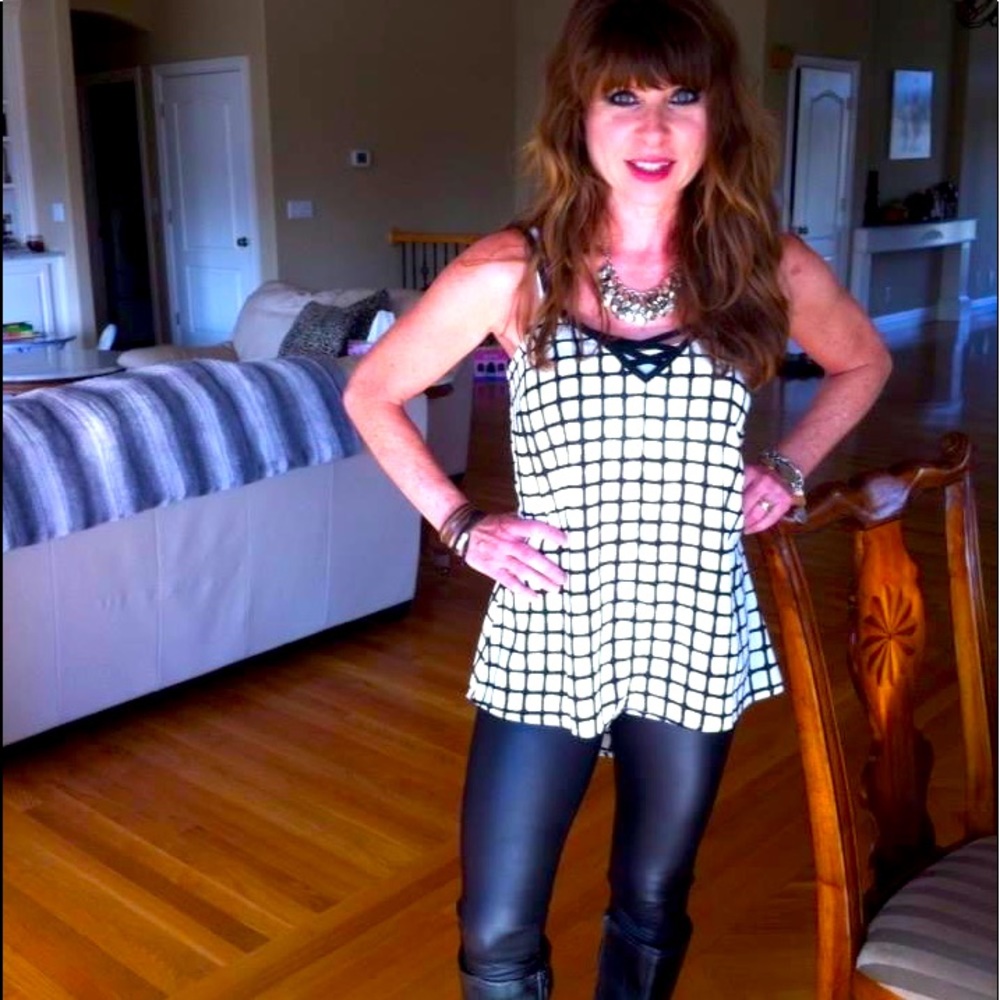 Grid print checked tank top.